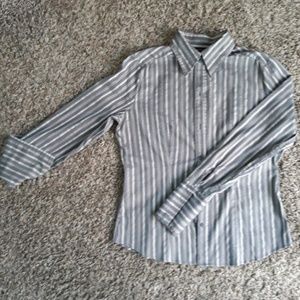 New york & company grey size L Long sleeve button